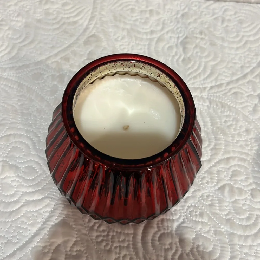 Holiday Peppermint & Vanilla candle with‎ topper lid, new